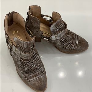 Seychelles leather distressed-look booties, size 6